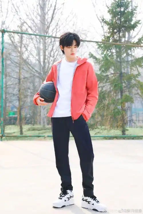 骑车,打篮球,今天是运动小宋#宋亚轩运动风户外随拍