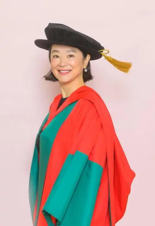 69岁林青霞约影迷私下聚会送pradaysl等豪奢礼物现场照曝光