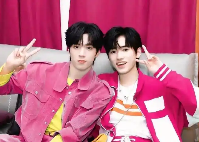 宋亚轩刘耀文新歌上线双人合照