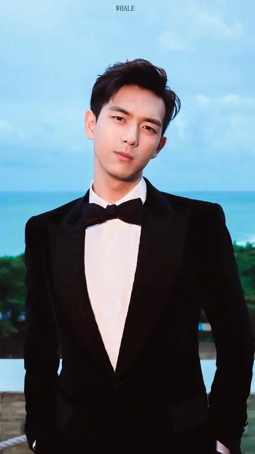 李现 西装 cr.这只鲸鱼太酷啦