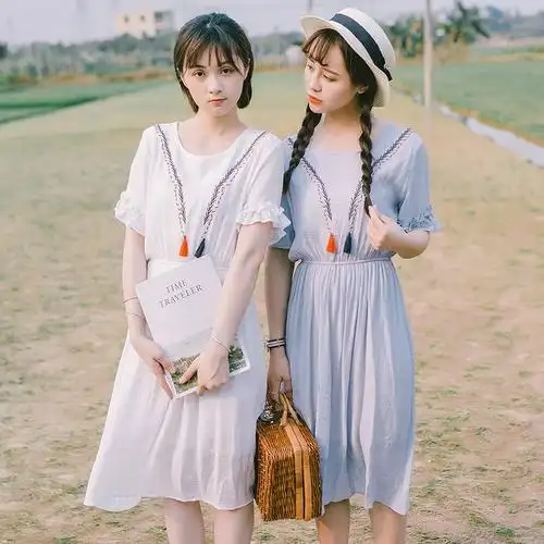 一起穿闺蜜装 做亲密闺友一起美一起笑