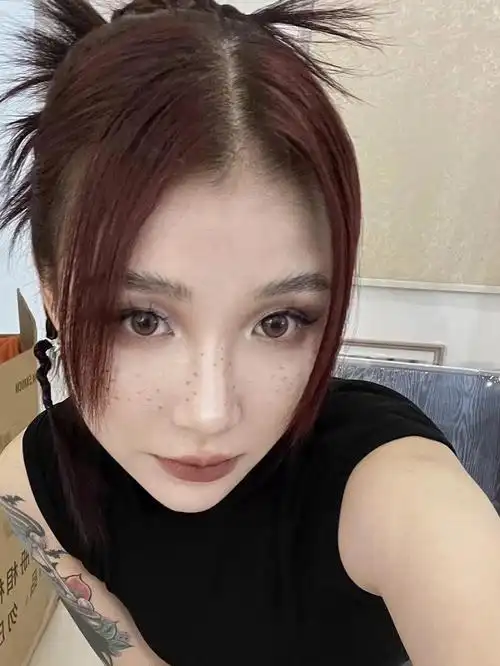 银绯截断雀斑妆