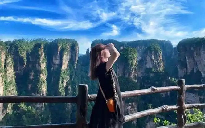 第一天:抵达张家界→维维接站→入住酒店.