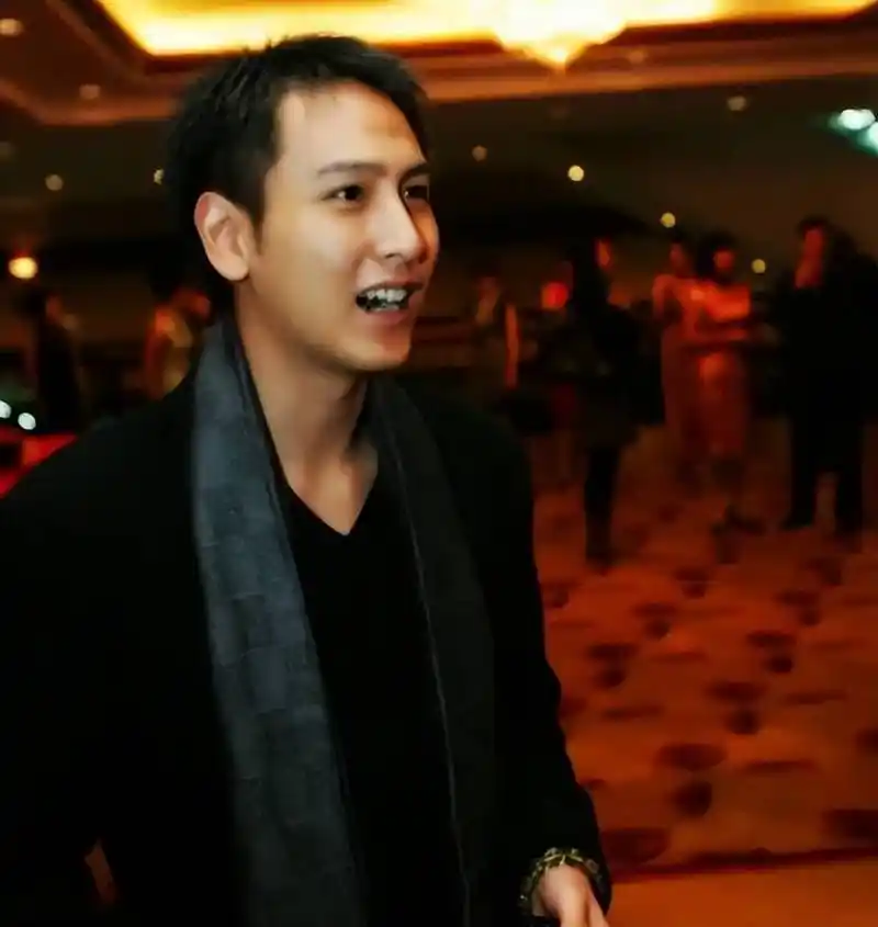 "汤臣少主"汤珈铖:,18岁做霸总身家百亿,39未婚成父母心病