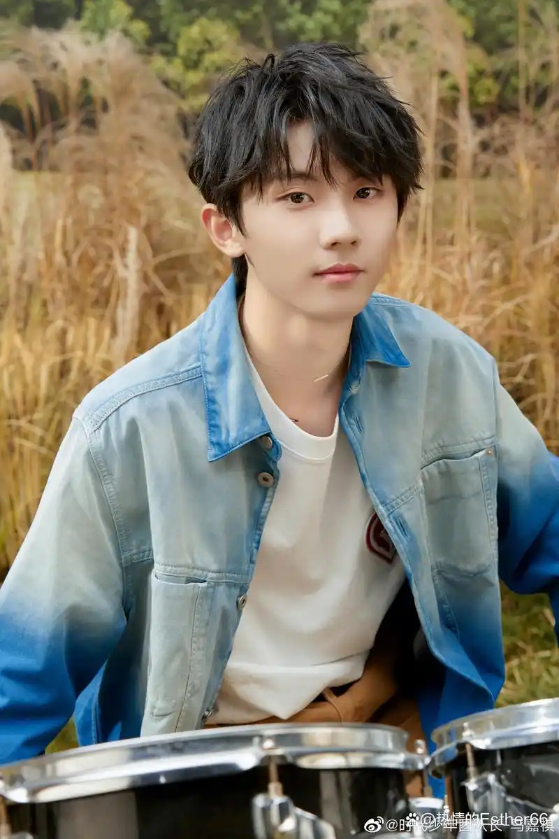 马嘉祺,2002年12月12日出生于河南省郑州市