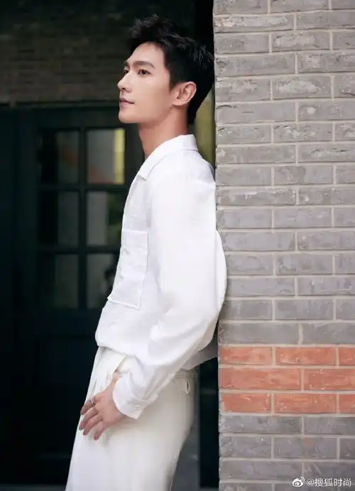 sohufashion·星鲜事##杨洋活动生图状态##杨洋最新活动路透