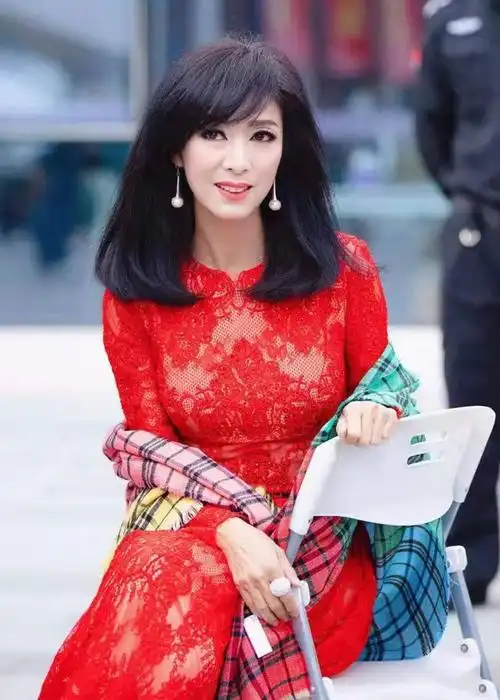 比赵雅芝小2岁的米雪,同样是冻龄女神,为什么总有人说她丑?