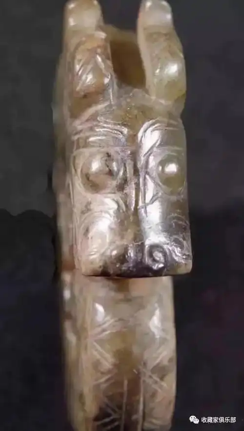 馆藏红山文化玉器古玉鉴定是一项综合的技能,而学会辨认古玉的皮壳