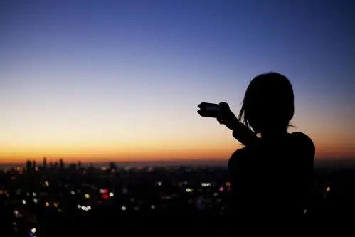 我没有想象中坚强却找不到让懦弱休息的地方