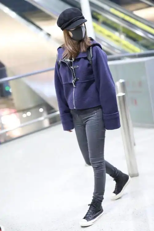 2018-12-13林心如机场秀,打扮得比小姑娘还时髦,网友:真是一股清流