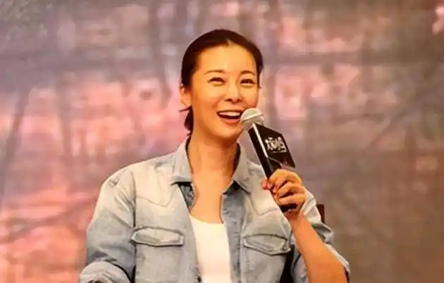 50岁柯蓝:只恋爱不结婚,感谢黄志忠陪了我10年!_生活_李亚鹏_李泉