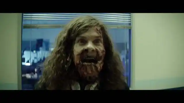 因心肺复苏而引发的一场小镇灾难!这部丧尸片又刺激又好笑