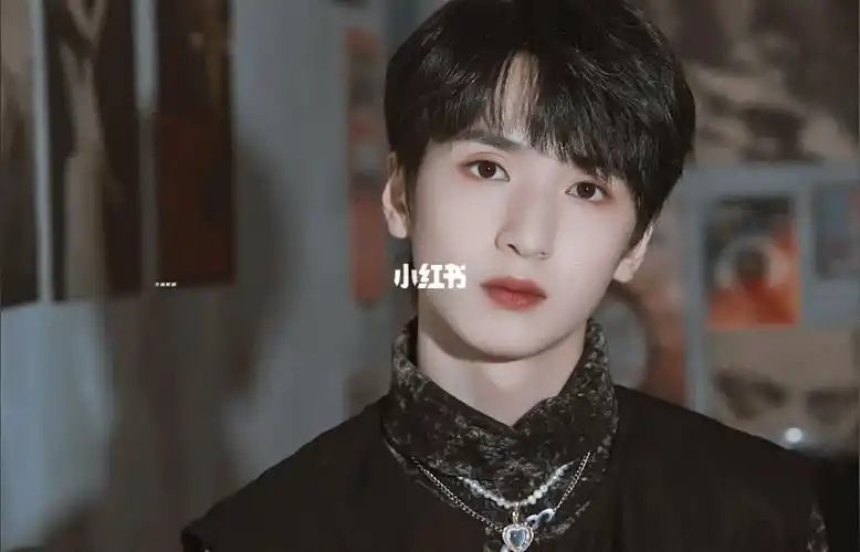 壁纸分享时代少年团严浩翔