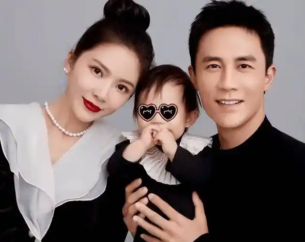 两人的联系看起来并不是多亲密,身为准妈妈的王灿更是多次吐槽杜淳的