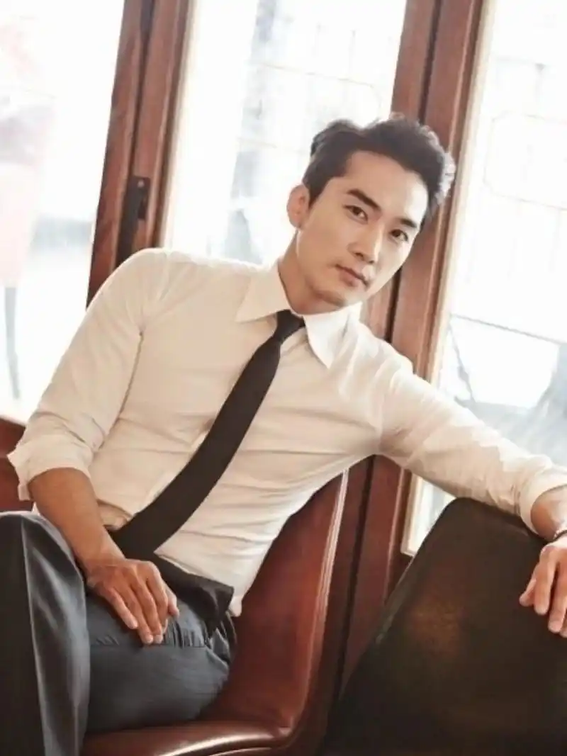 昨晚看了人间中毒 真心觉得宋承宪好帅啊,怎么可以这么帅 当年看蓝色