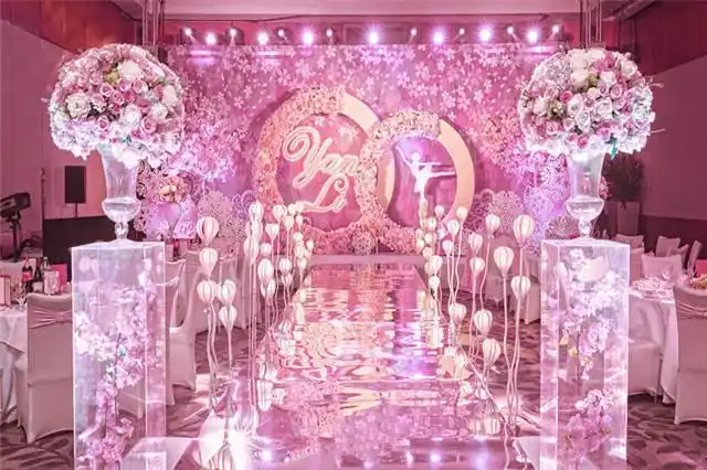 婚礼现场花艺布置简单