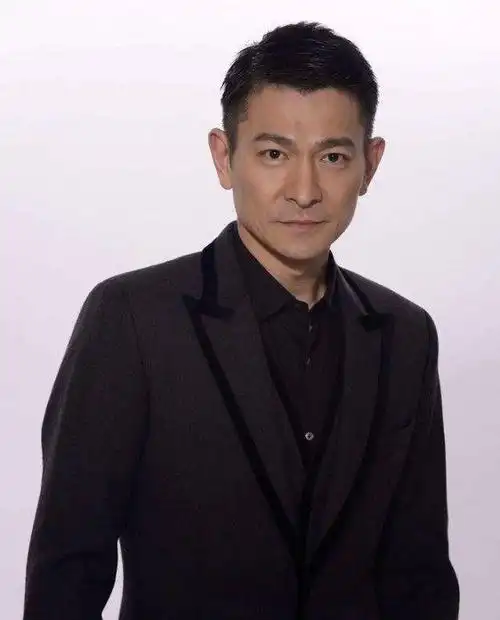 刘德华跑龙套时期,周润发推荐了一个角色后,使他一夜成名