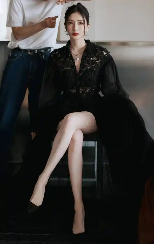 江疏影百变写真大秀事业线!肤白貌美大长腿太性感撩人