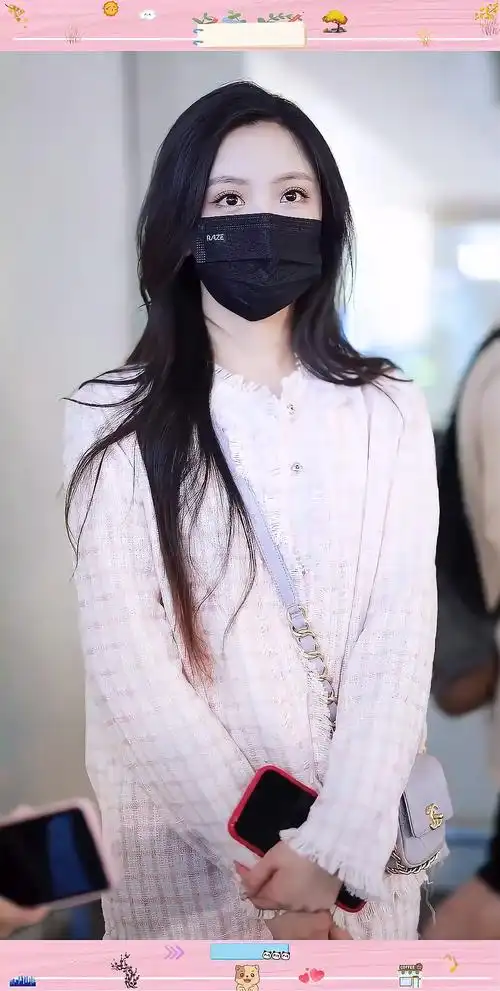 王艺瑾在机场路人视角拍摄