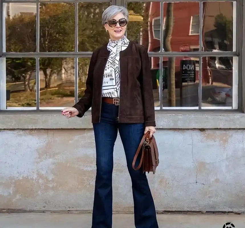 60 女性别急着穿老年装,学外国奶奶的时髦彩色穿搭,做银发女神