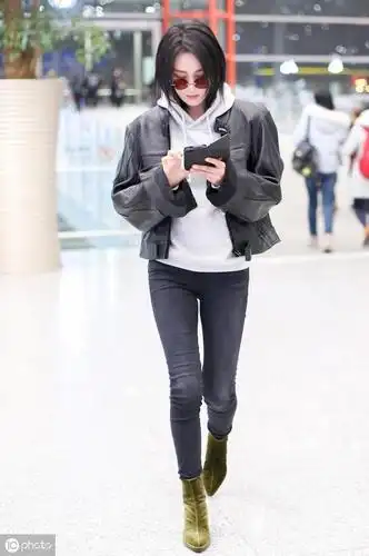 军嫂张馨予机场美照