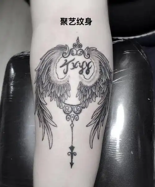 守护翅膀纹身图片