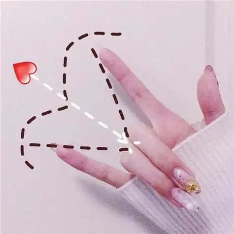 第二组女生比心手势头像图片第三组女生比心手势头像图片比心手势图片