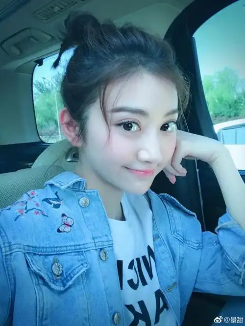 景甜两种发型知性优雅又可爱 轻松驾驭不同风格