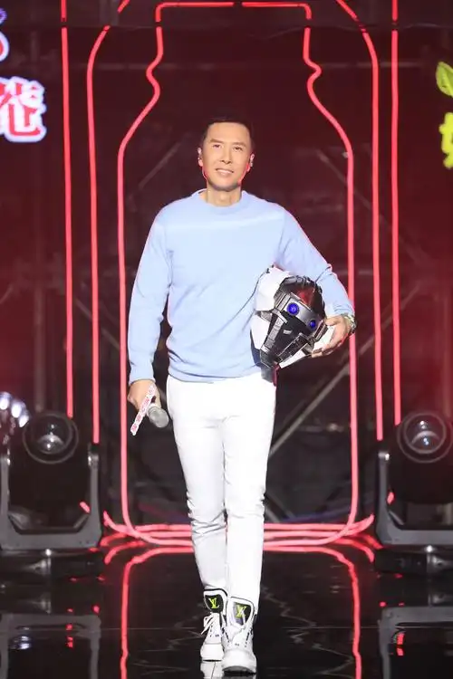 《蒙面唱将5》 甄子丹惊喜揭面 高能才艺玩转舞台