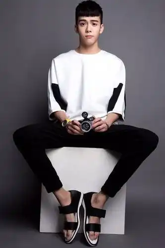 fresh团曾舜晞全新造型曝光