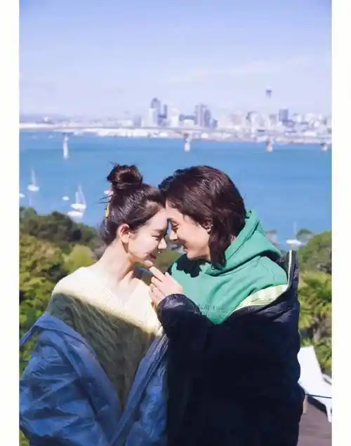 原创戚薇过39岁生日,李承铉为爱妻庆祝,女儿越来越可爱!