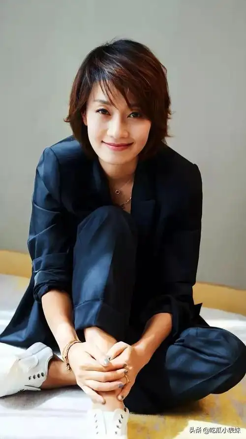 马伊琍短发美女清爽干练