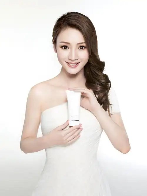 瓷肌代言人-柳岩