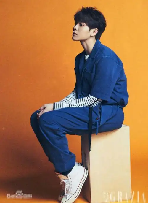 尤长靖腿有多粗直筒裤愣是穿成紧身裤网友原谅我不厚道笑了