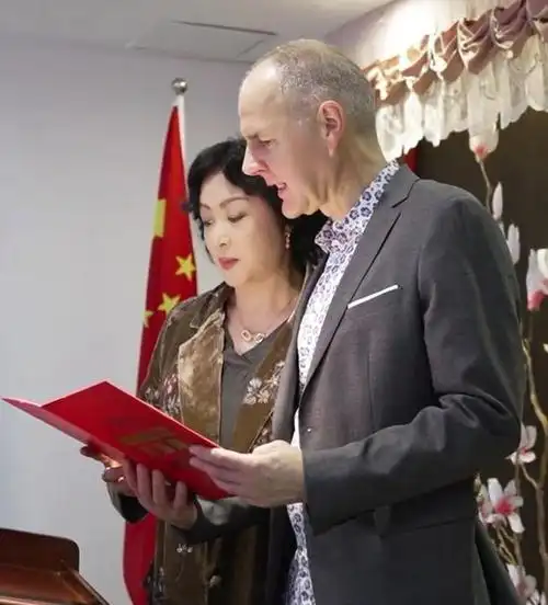 56岁金星重新登记结婚18年前无奈和外籍老公离婚如今双喜临门