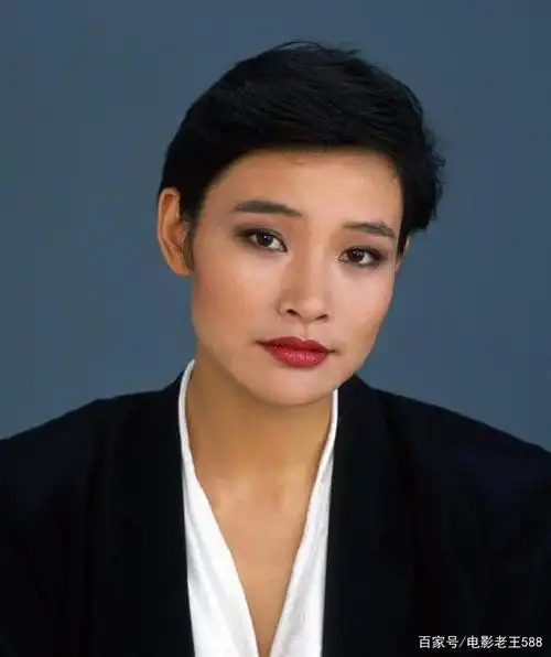 从国民小花到成熟女性代表 风情万种的美籍华裔女演员陈冲