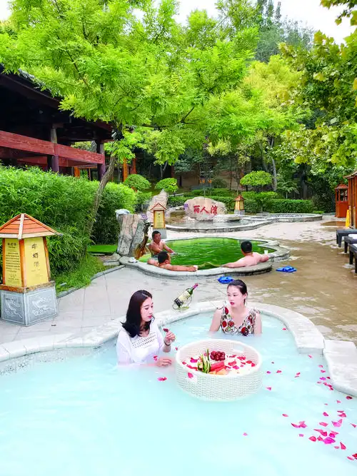 白鹿温泉景区供图