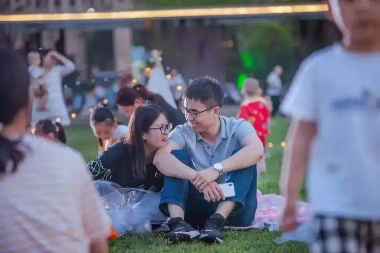 将邻里聚合,建立独立又相融的社交圈,让心怀相同热爱的业主,找到理想