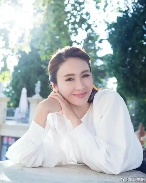 香港著名女星黎姿的生活照,她现在依然这么漂亮～都不会老的!