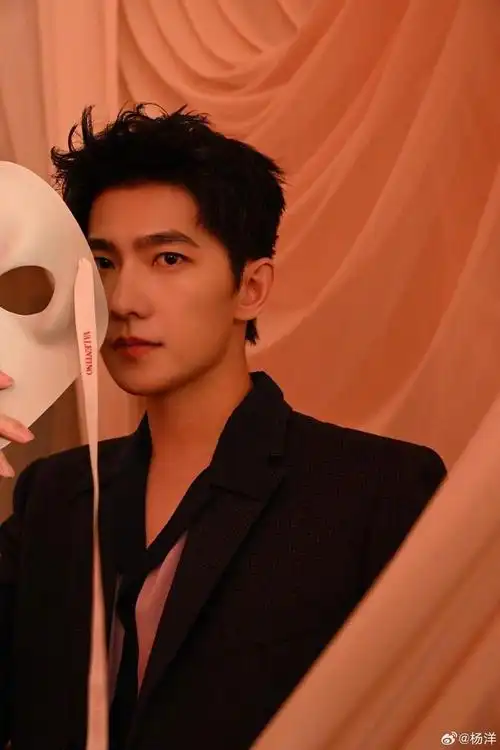 杨洋,帅就一个字