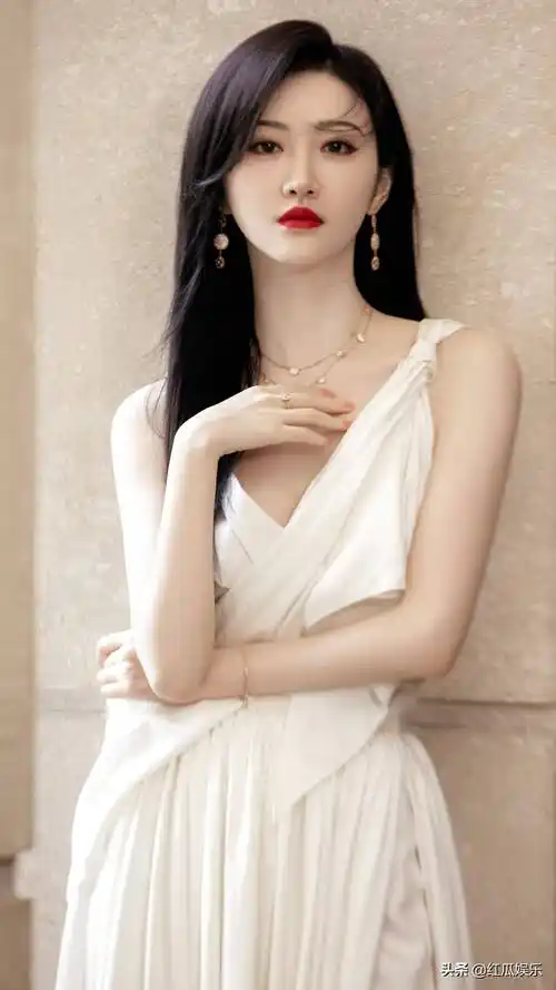 甜美与洒脱碰撞,薄纱长裙的景甜充满春天气息_时尚_内心_写真