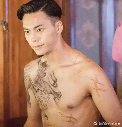 《老九门》张启山身上的穷奇纹身代表什么特殊含义?