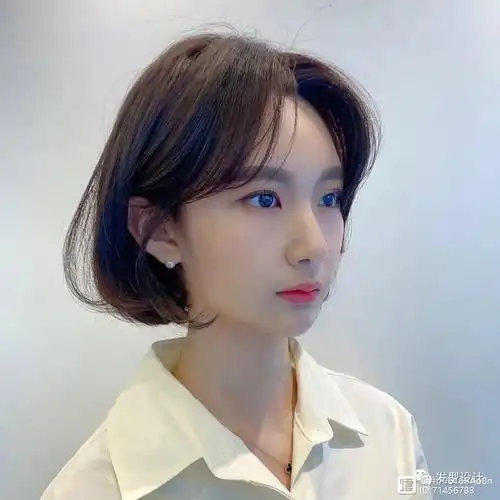 网红气垫烫中短发