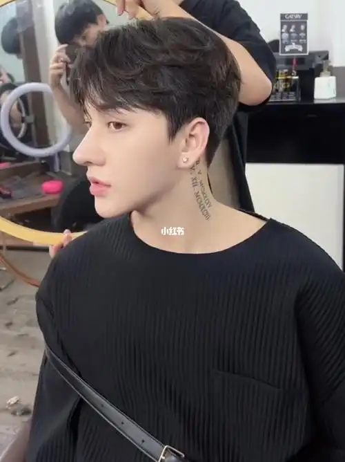 风格简约设计78耐看百搭男生烫发发型推荐