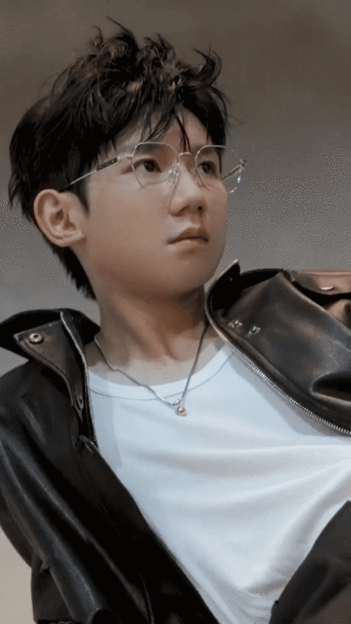 啊,欧阳娜娜也已经从伯克利毕业了,那王源呢?毕业了吗?