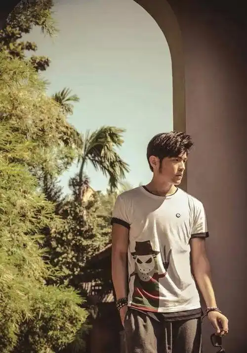 周杰伦帅照高清,杰迷们保存吧 希望你们会喜欢