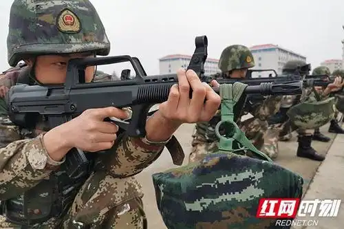 贴近实战练枪法 武警湖南总队机动支队组织射击教练员集训