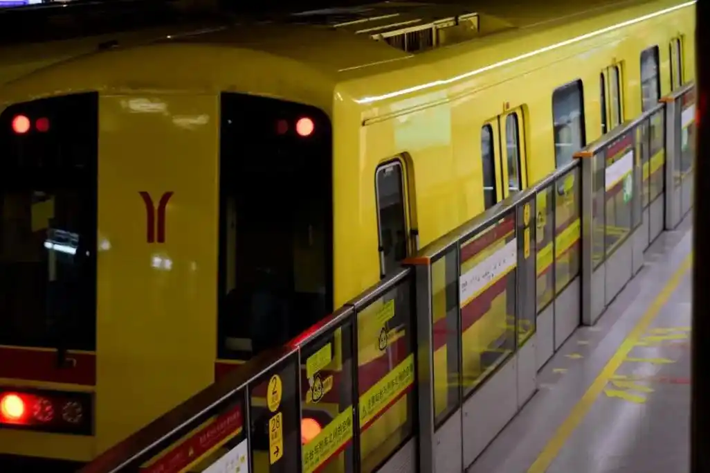 广州地铁一号线随拍(图片来源@羊角交通拍摄观 )#广州地铁  - 抖音