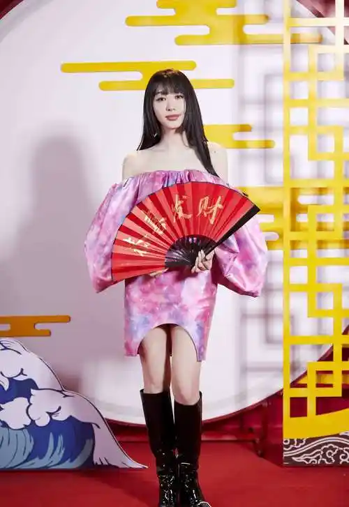 李菲儿:和黄晓明同居3年,因杨颖分手,35岁仍单身