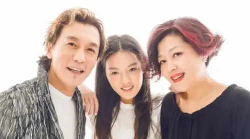 李咏女儿出书书名叫什么李咏生前已看过_明星八卦_海峡网